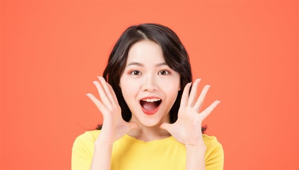 世界最大集装箱船：“地中海古尔松”轮在天津港首航！