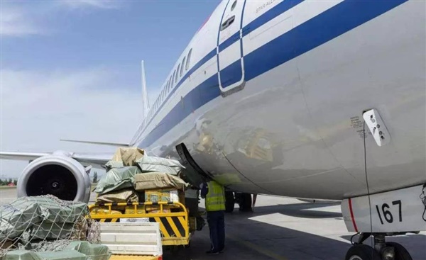 海运费一路飙升，空运成美国进口商首选，空运价格翻了一番