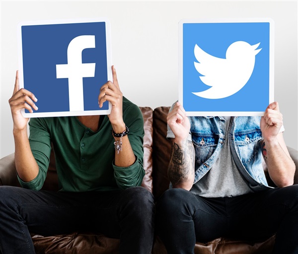 Facebook vs. Twitter: 哪个平台更适合外贸业务？